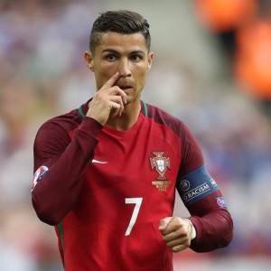 体育竞猜网站-双雄争霸，梅西足球巅峰对决与东契奇篮球激战热火，胜负难料的大胜之夜，梅西与东契奇，足球与篮球的巅峰决战之夜